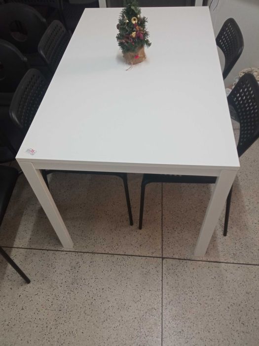 Conjunto mesa + 4 cadeiras