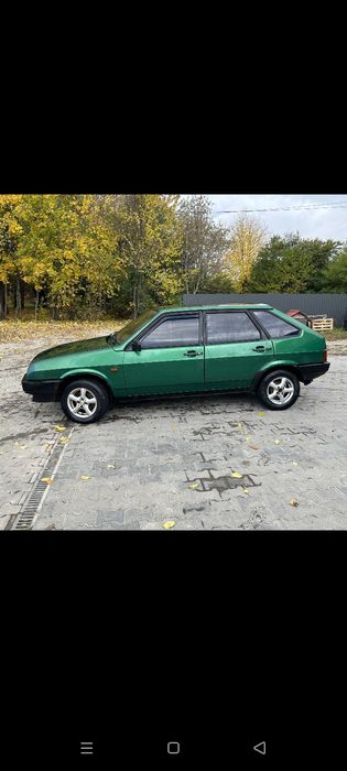 ВАЗ 2109 2004 на повному ходу