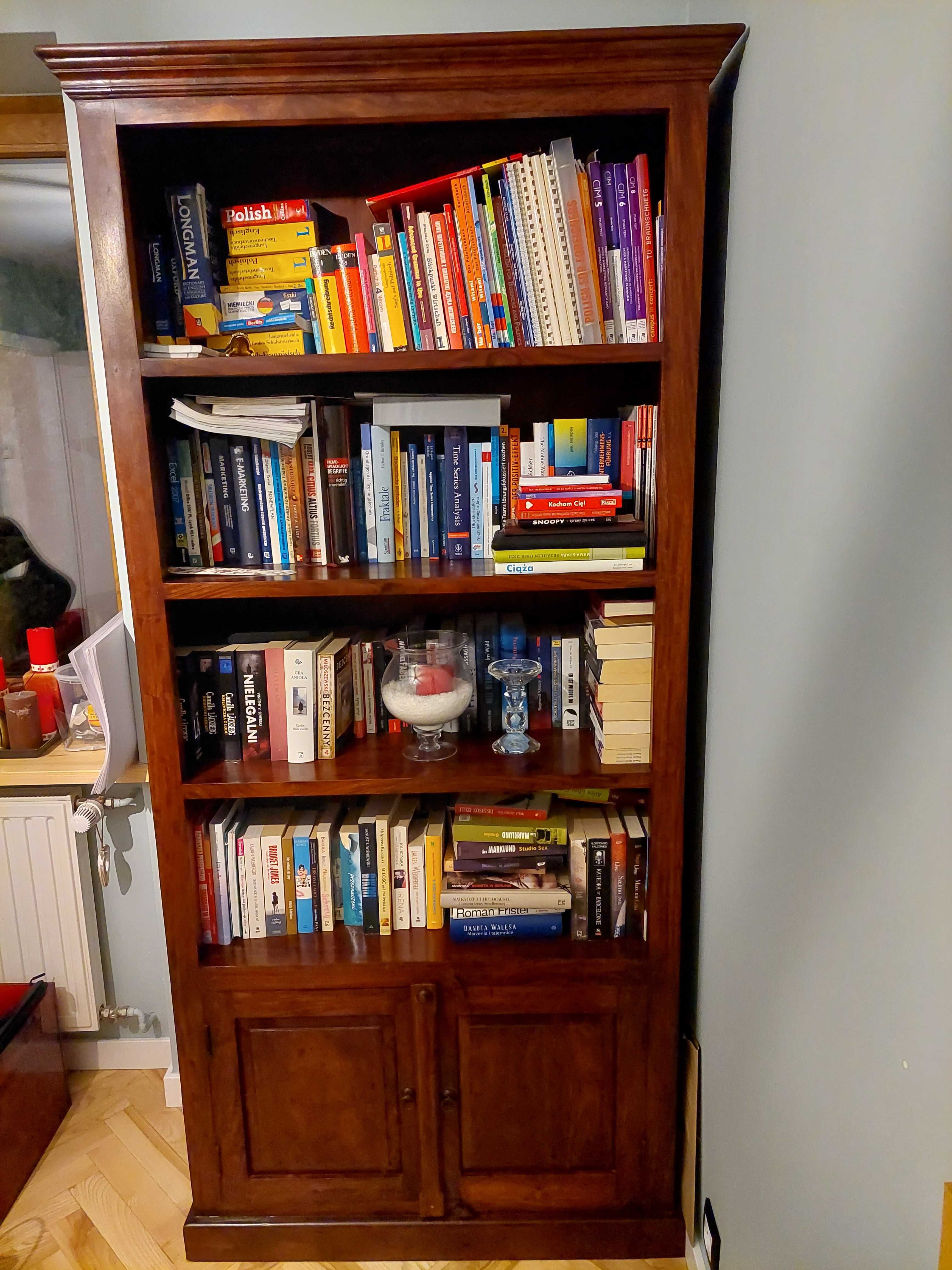 Regał biblioteczka w stylu indyjskim