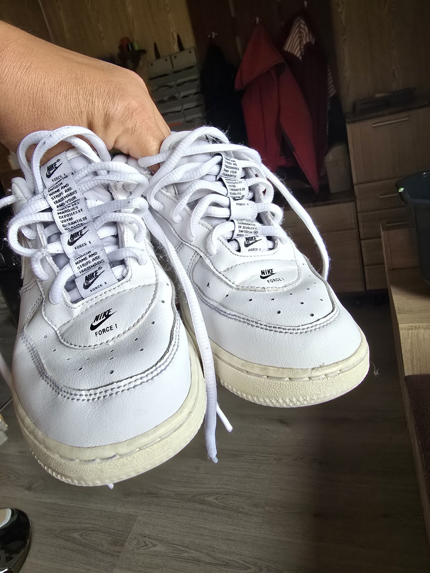 Шкіряні кросівки Nike.