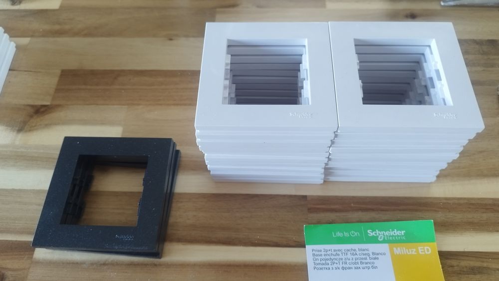 Ramki pojedyńcze Schneider Electric Miluz ED 25 + 3 szt