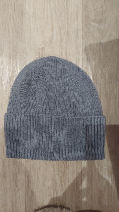 Шапка з мериносової шерсті