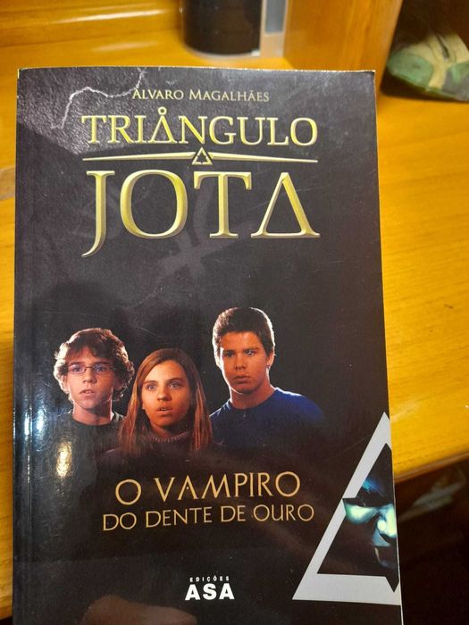 Triângulo Jota "O Vampiro de Dente de Ouro"