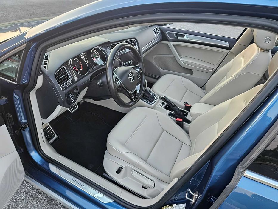 Volkswagen Golf      2019