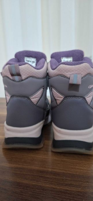 Зимове взуття для дівчинки