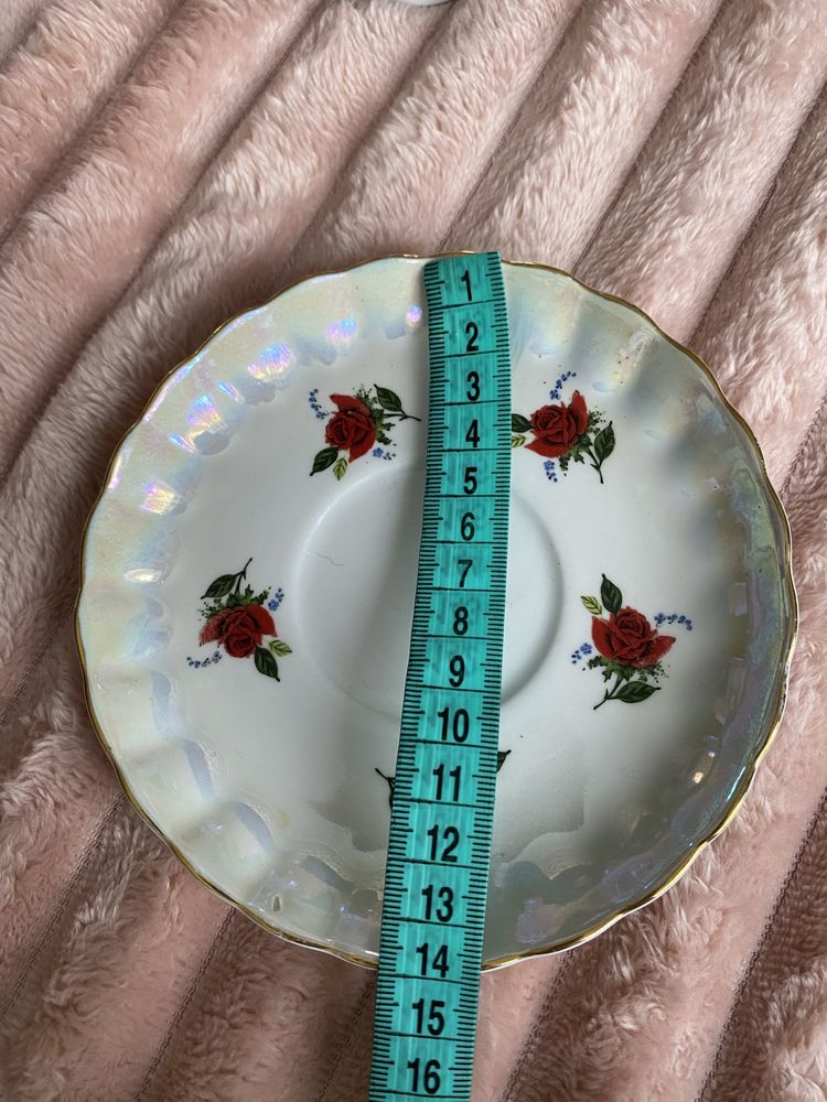 Продам сервиз с розами