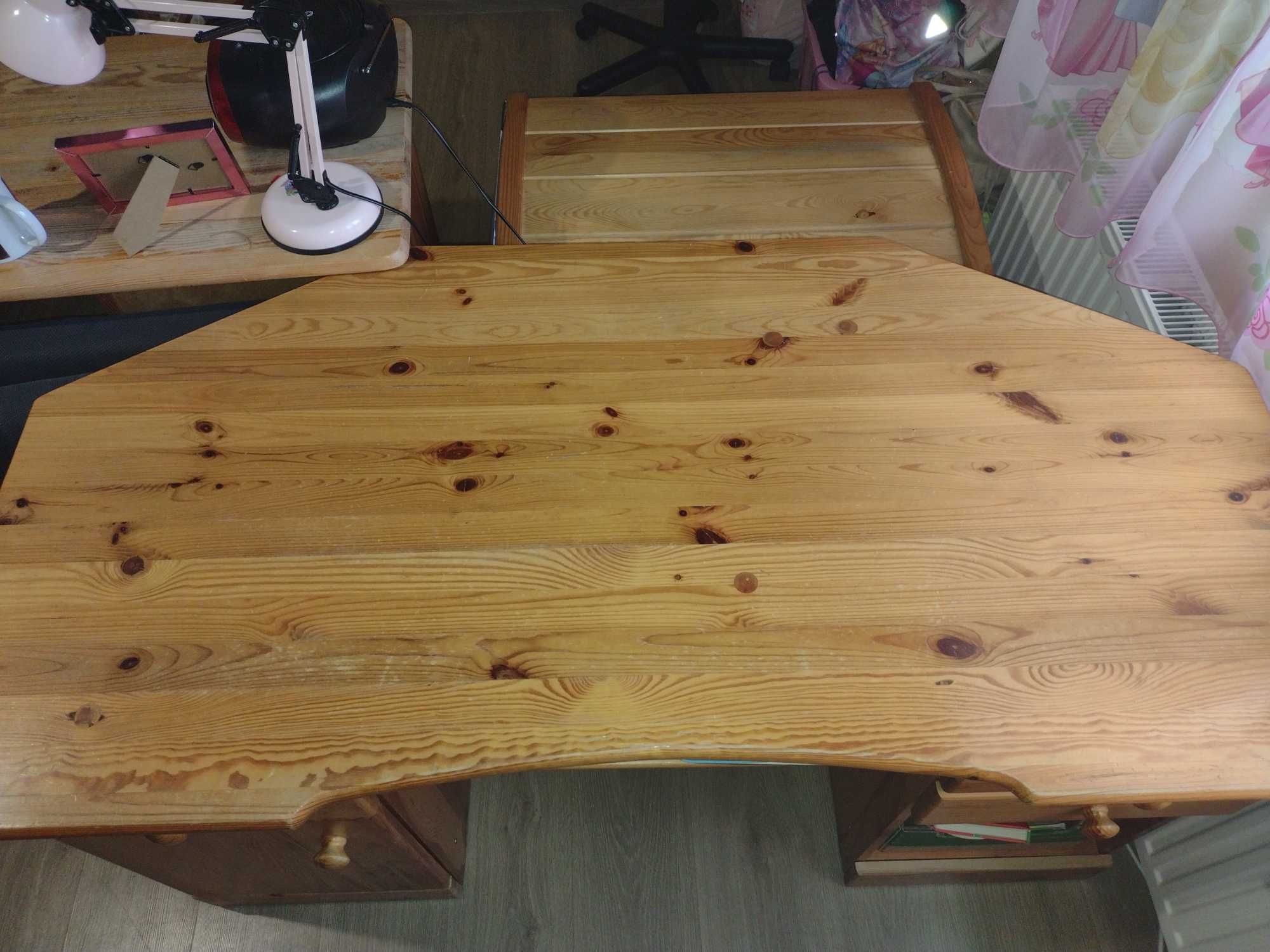 Sosnowe, duże biurko. Lite drewno.