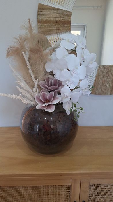 Arranjo de flores artificiais