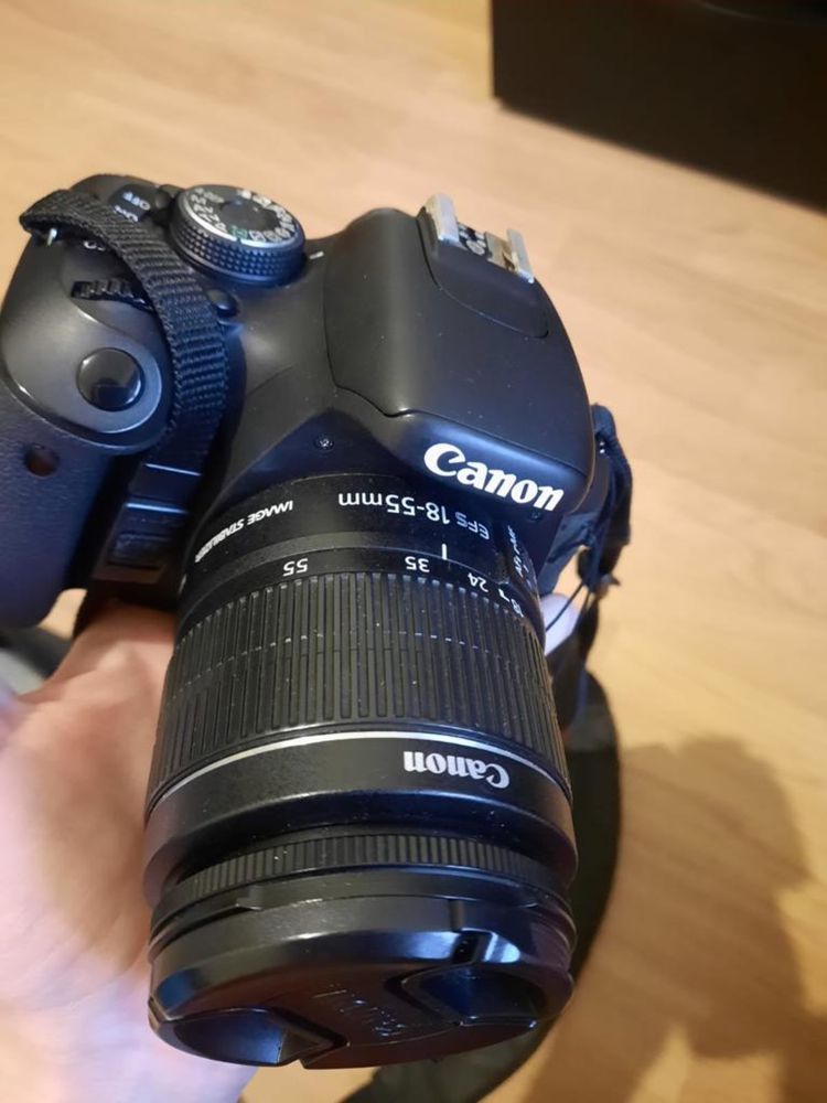 Câmera DSLR Canon EOS 600D com Speedlite 430EX II