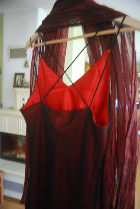 Sukienka czarna długa z podszewką czerwoną