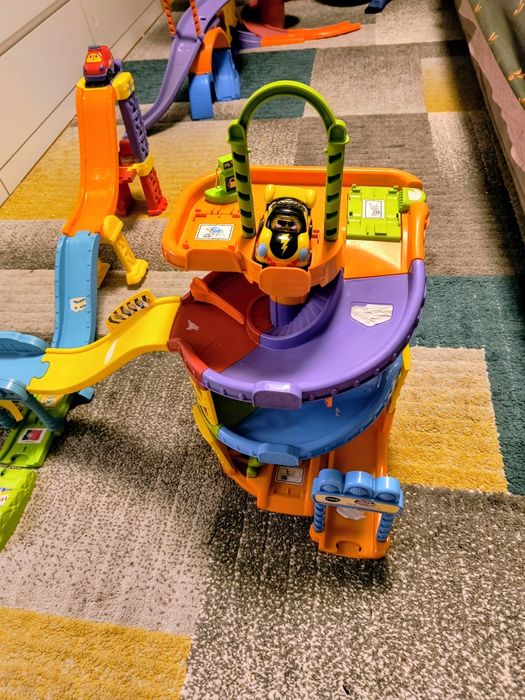 Garaż zjeżdżalnia autko interaktywne