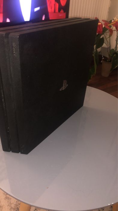 PS4 pro 1tb plus pad i kable
