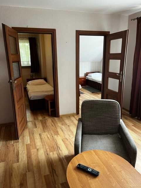 Pokoje kwatery pracownicze dla pracowników PARKING noclegi dla firm