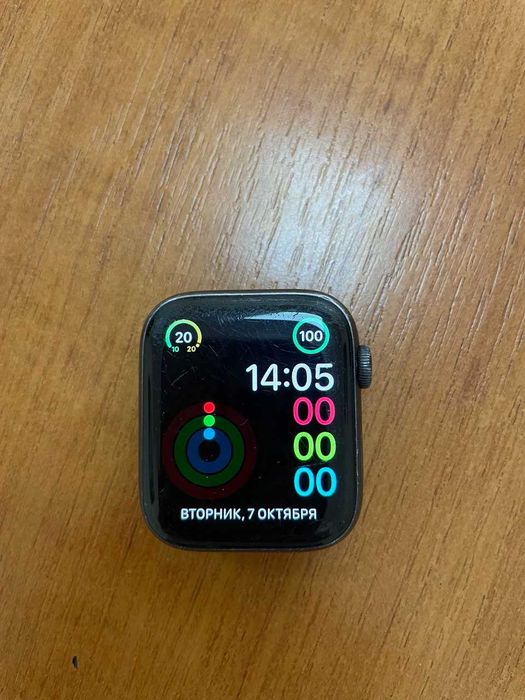 Apple Watch SE 44mm (Space Gray, GPS)