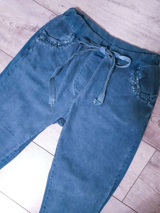 Niebieskie spodnie jeans plus dres cekiny
