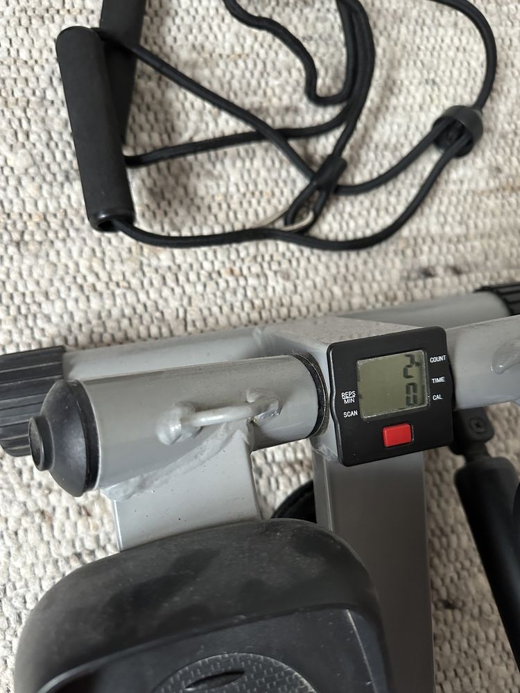 Stepper skośny szary z gumami linkami lekki pod łóżko
