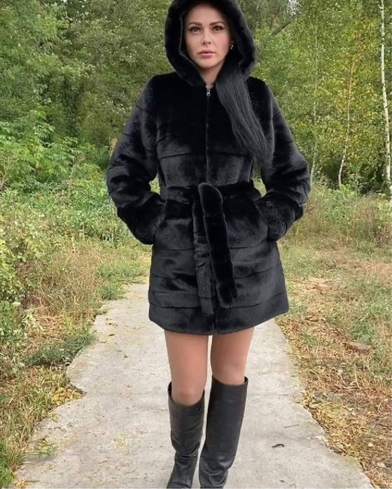 Шубка зі штучного хутра , застібка блискавка, каптур не відстібається
