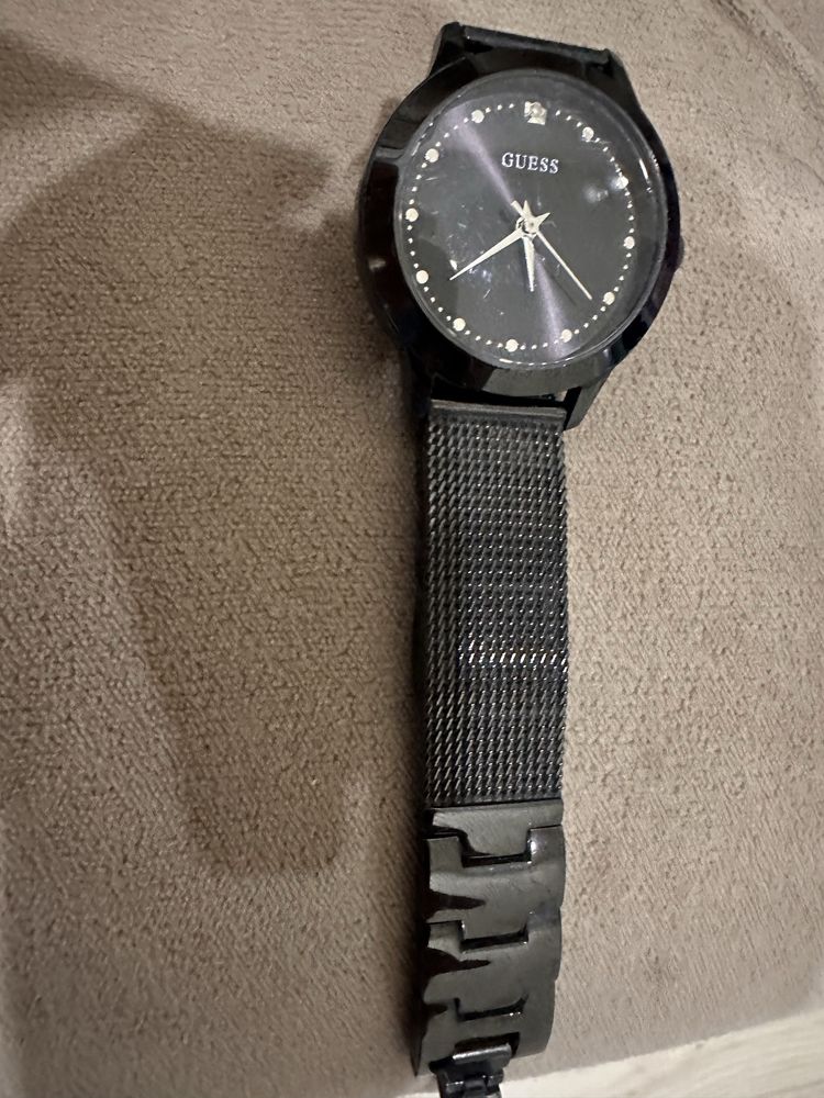 Наручний жіночий годинник оригінал б/в Guess U1197L4