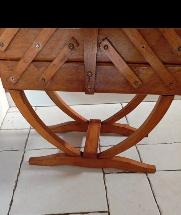 Caixa de costura de madeira articulada, estilo sanfona