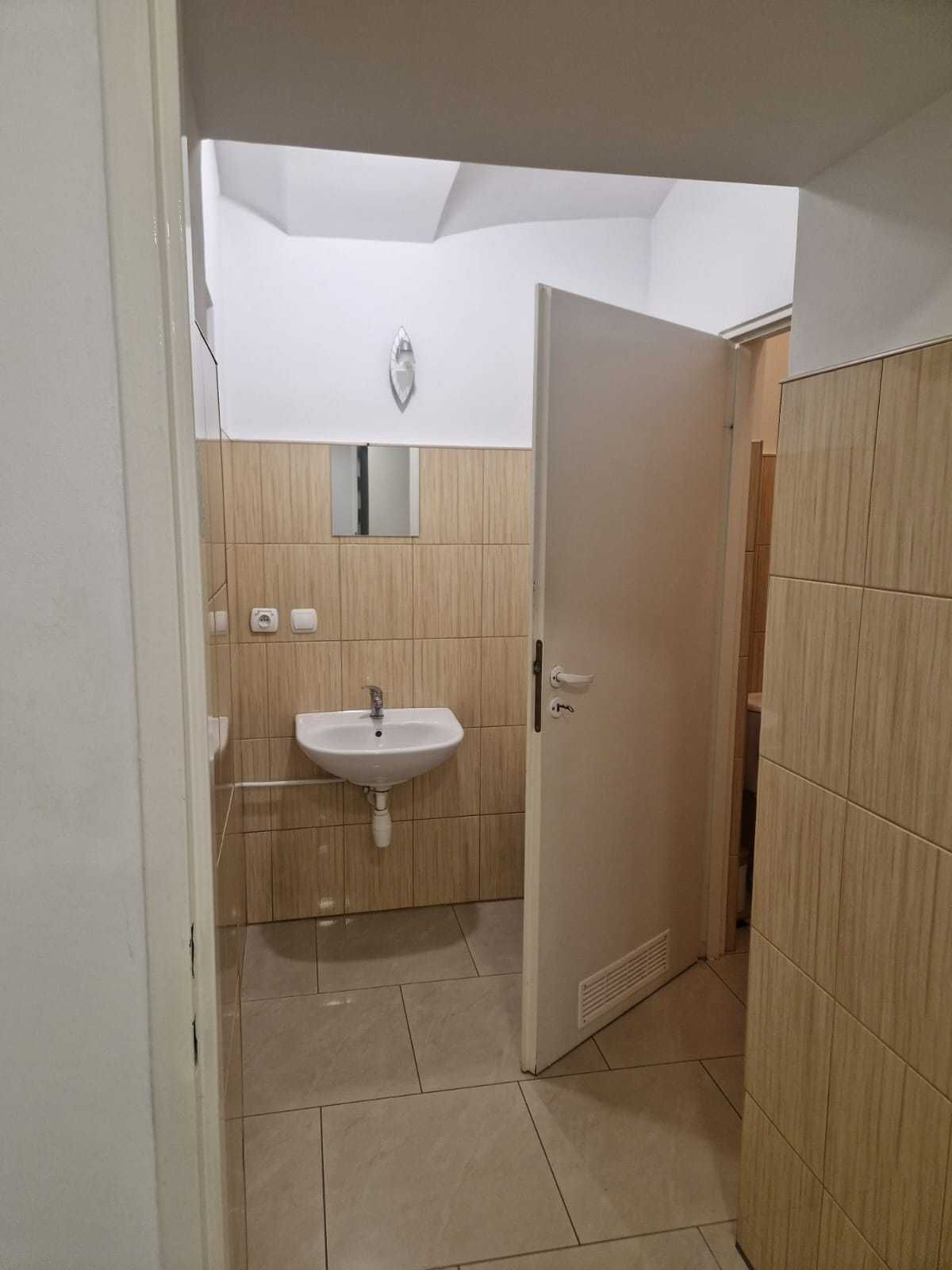 Lokal handlowo-usługowy 75 m² – Głuchołazy, dobra lokalizacja, parking