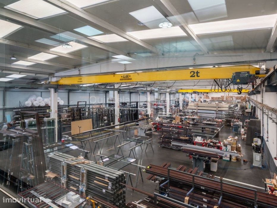 Armazém fabril com 2500 m2, em Alhos Vedros, Moita