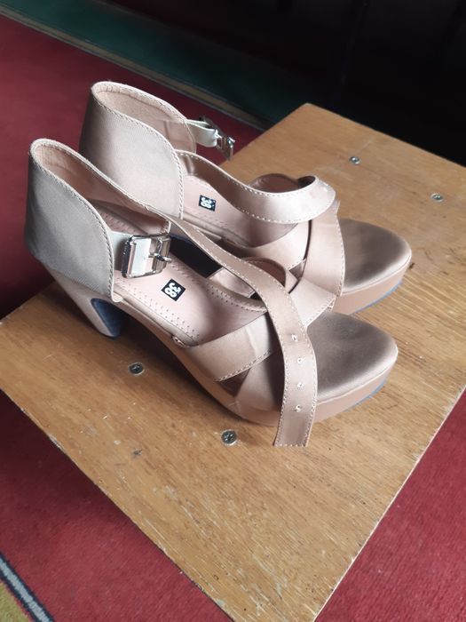 Босоніжки жіночі