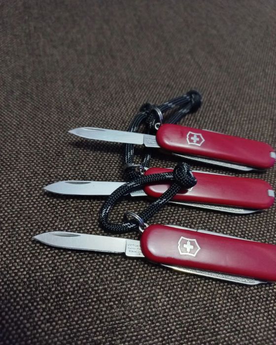 Швейцарский нож-брелок Victorinox Classic SD 0.6223