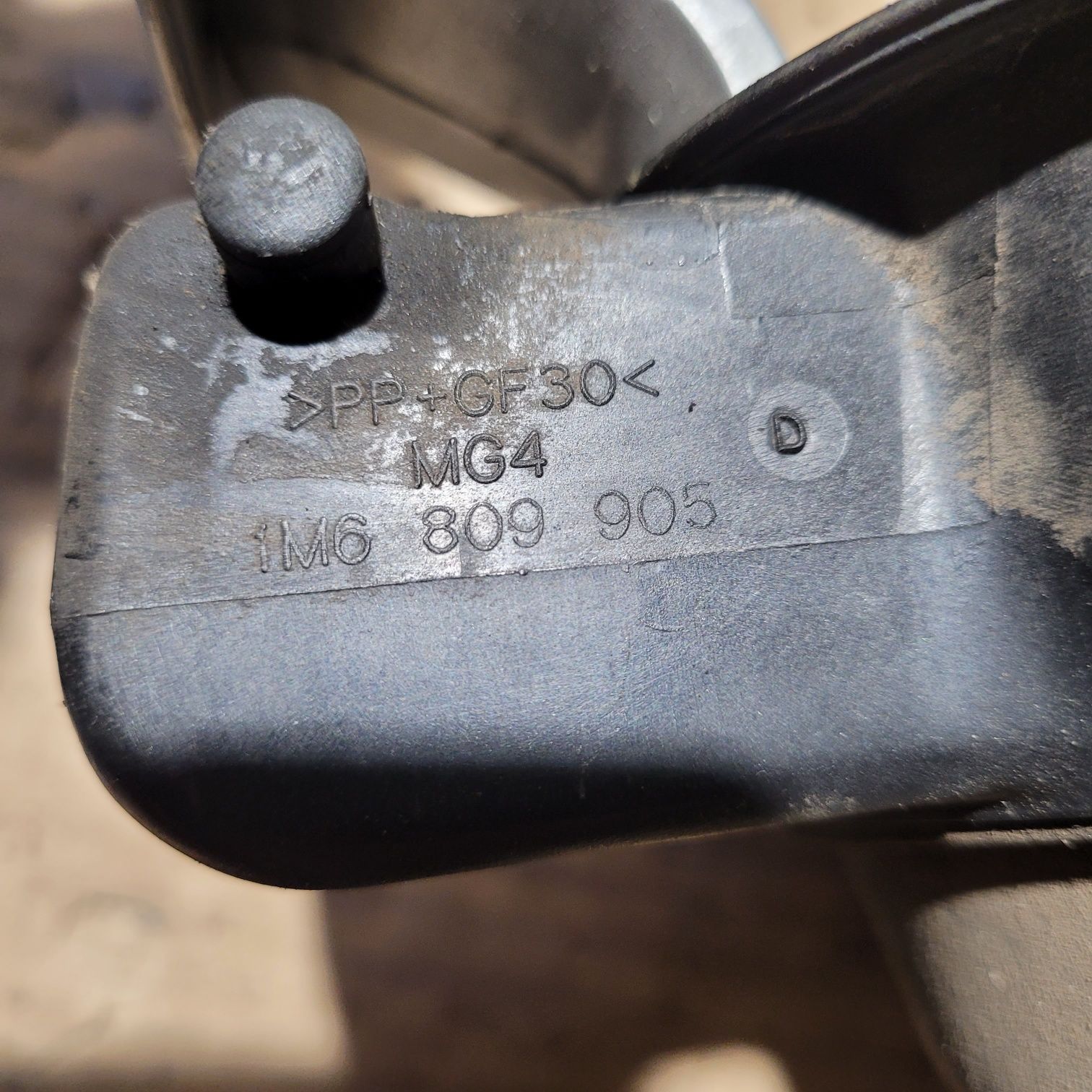 Klapka wlewu paliwa seat Leon I 2002r kod lakieru LS7N