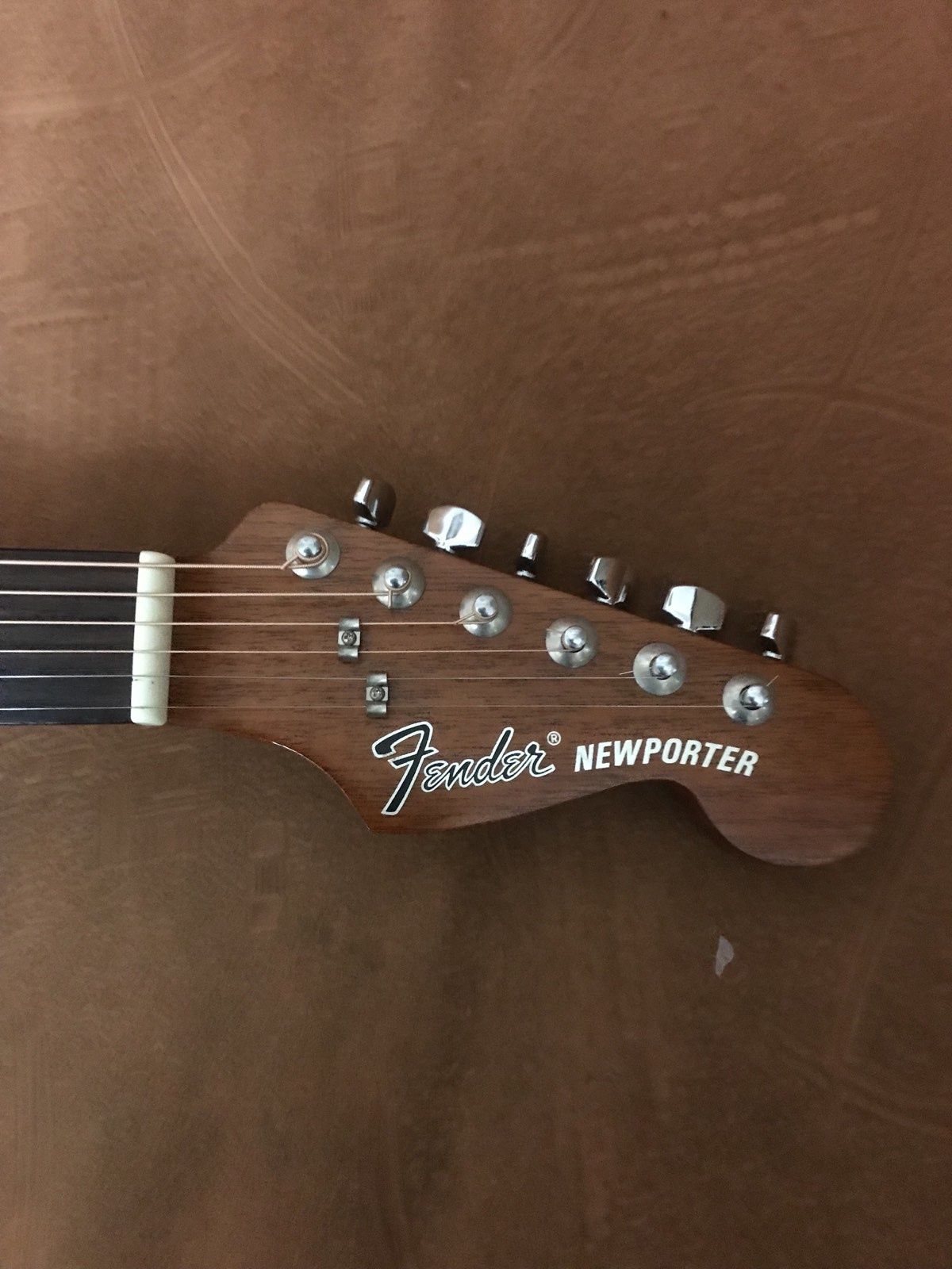 Fender Newporter акустична колекційна гітара