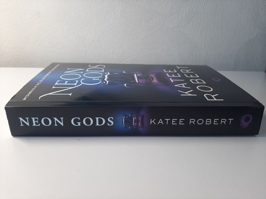 Neon Gods - Kate Robert
