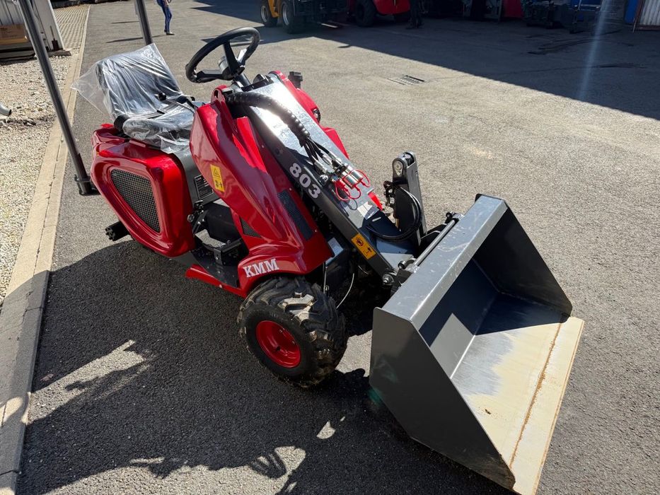 Miniładowarka ogrodnicza łyżka i widły w komplecie KMM 803 moc 20KM