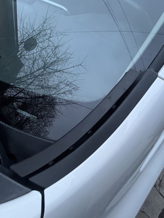 Накладка на лобове скло Nissan leaf