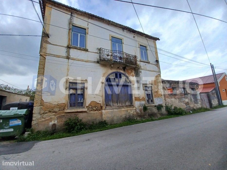 Dois prédios para reconstruir em aldeia a 7 km de Tomar perto de es...