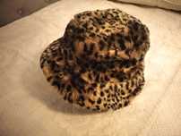Chapéu de pelo com padrão leopardo