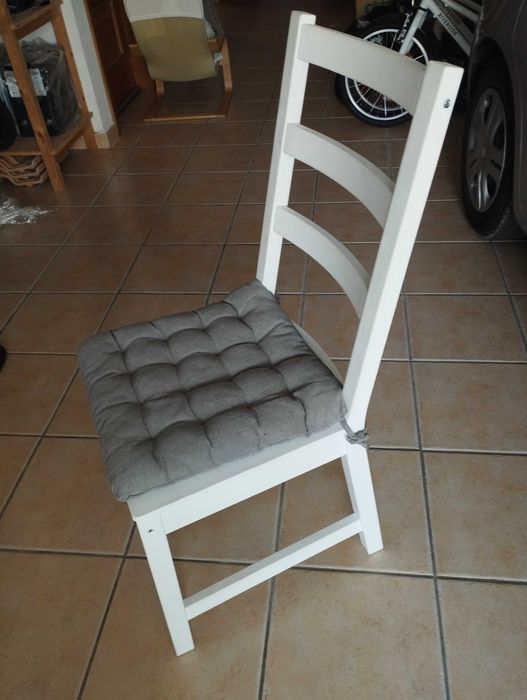 4 cadeiras de cozinha com almofadas