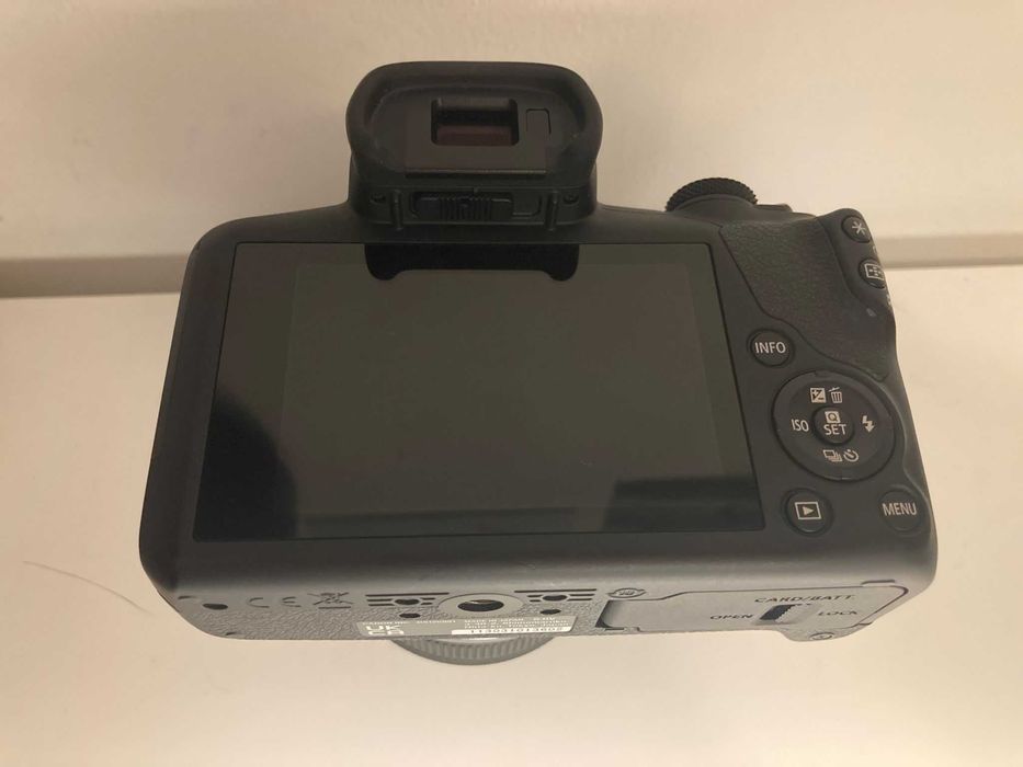 Máquina Fotográfica CANON EOS R 100