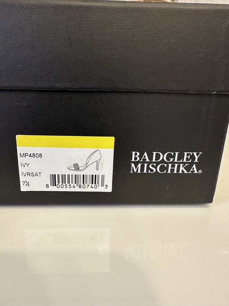 Весільні туфлі Badgley Mischka