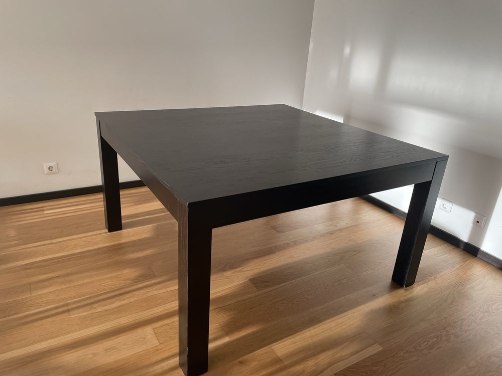 Mesa de jantar quadrada, extensível