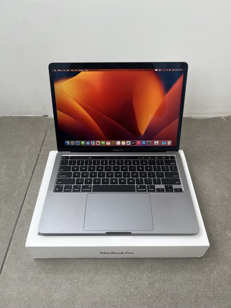 940$ MacBook Pro 13" 2020 M1 / 16 GB / 256gb SSD