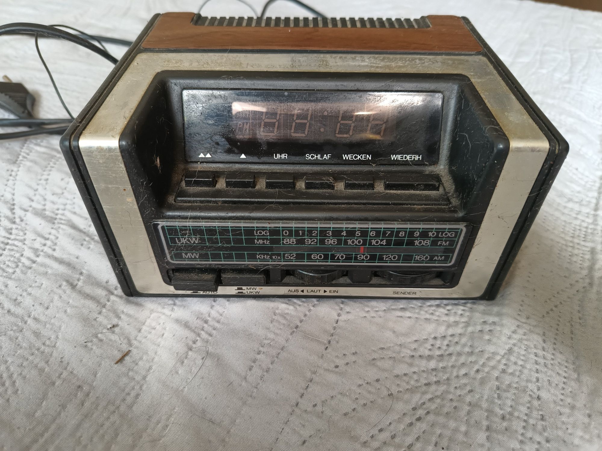 Małe radio retro sprawne