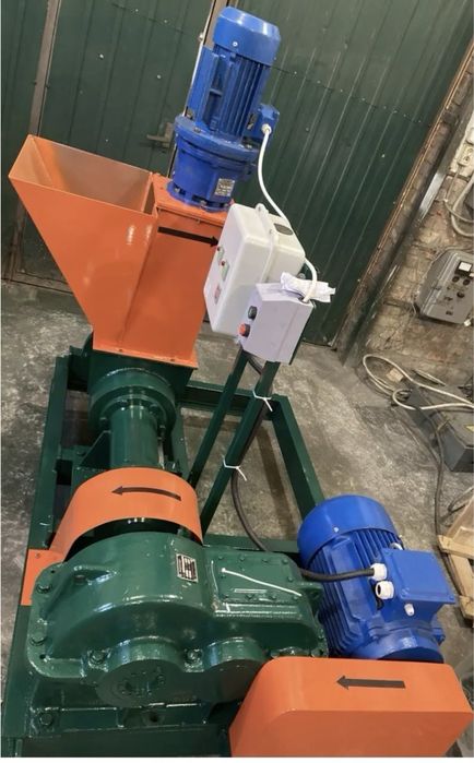 Прес шнековий для пресування вугільноі пилі