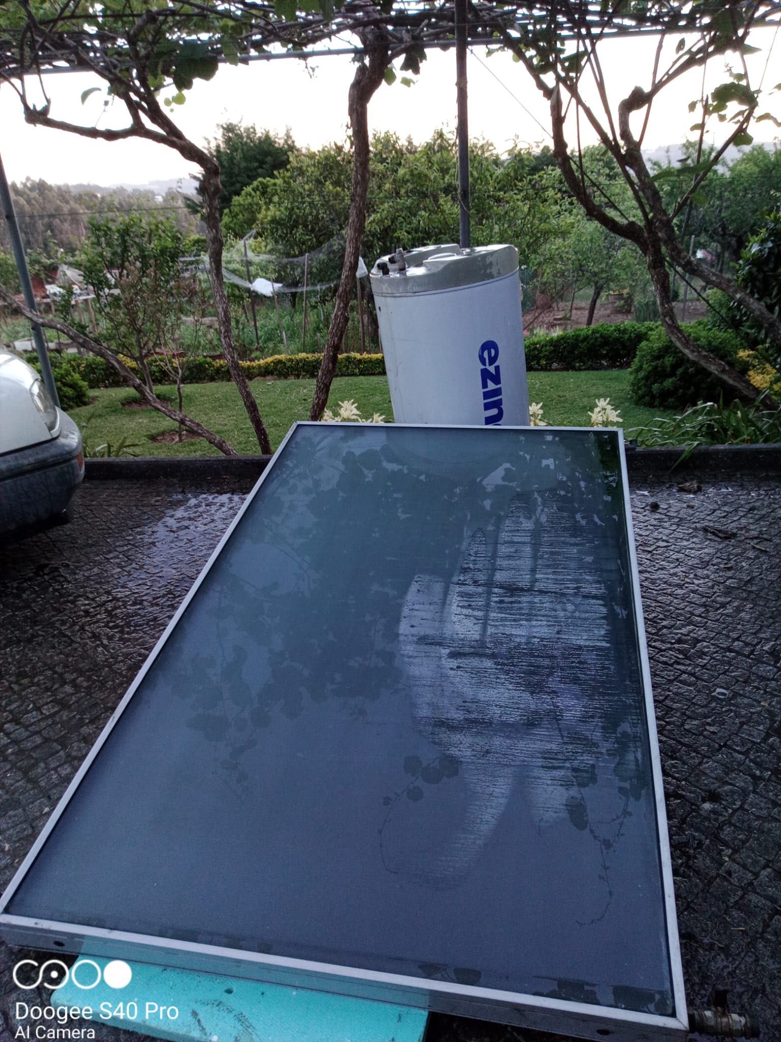 Painel solar com termossifão 150L marca Ezinc