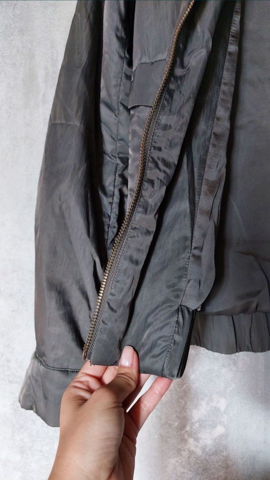 Весняна легка куртка ( ветровка) H&M