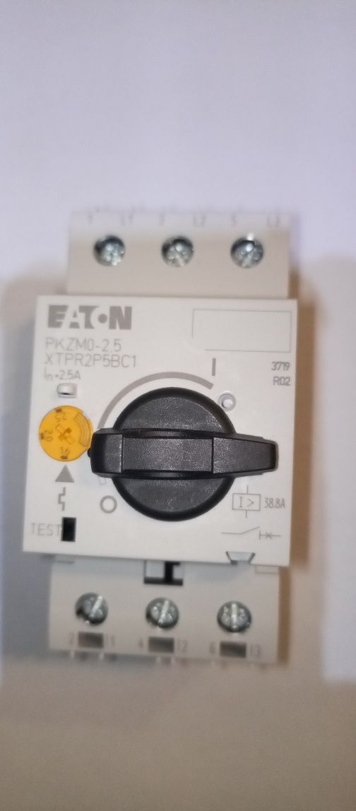 Автоматичний вимикач RKZMO-2.5  XTPR2P5BC1NL EATON триполюсний