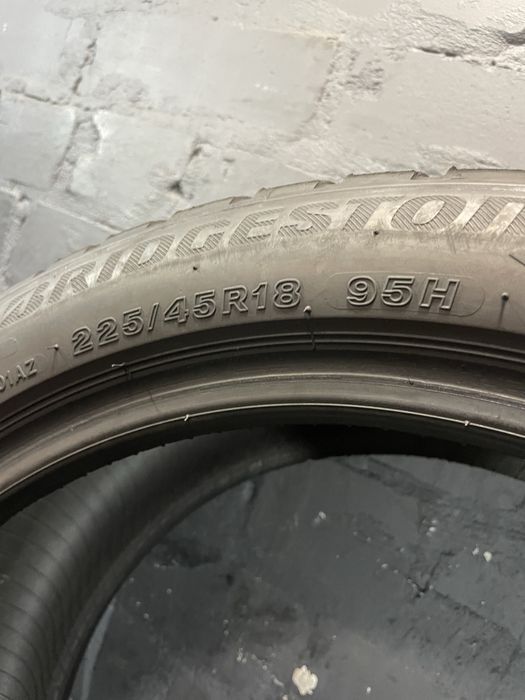 1шт Run Flat 225/45 R18 Bridgestone Blizzak LM001