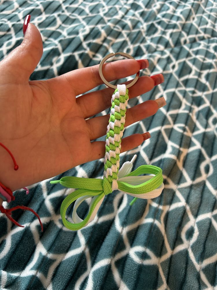 Porta chaves em branco e verde
