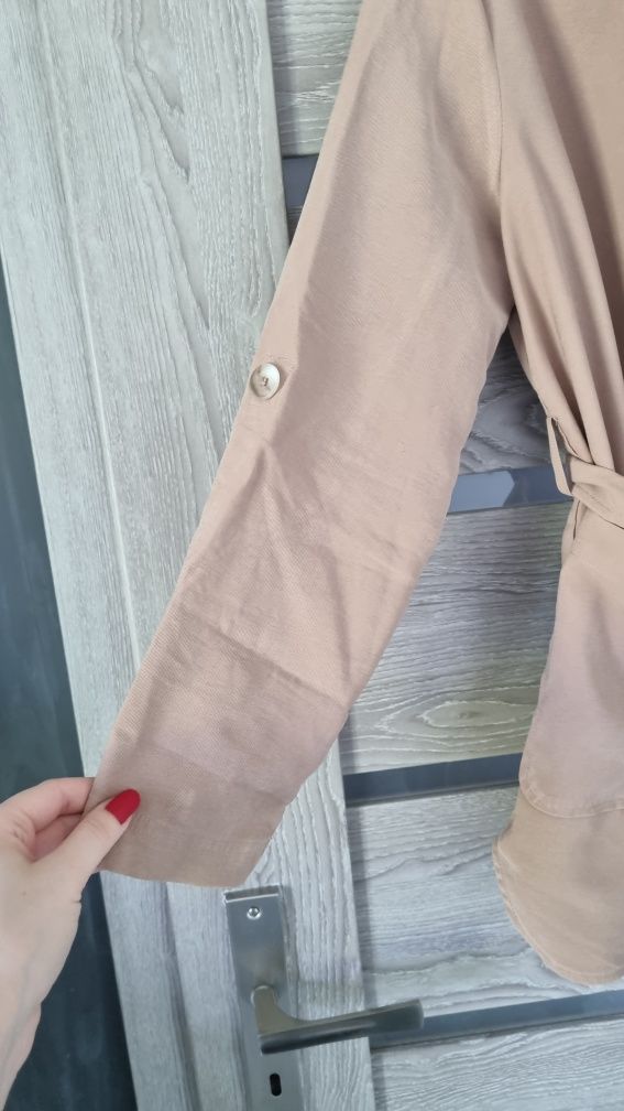 Beżowy trencz Stradivarius S/M