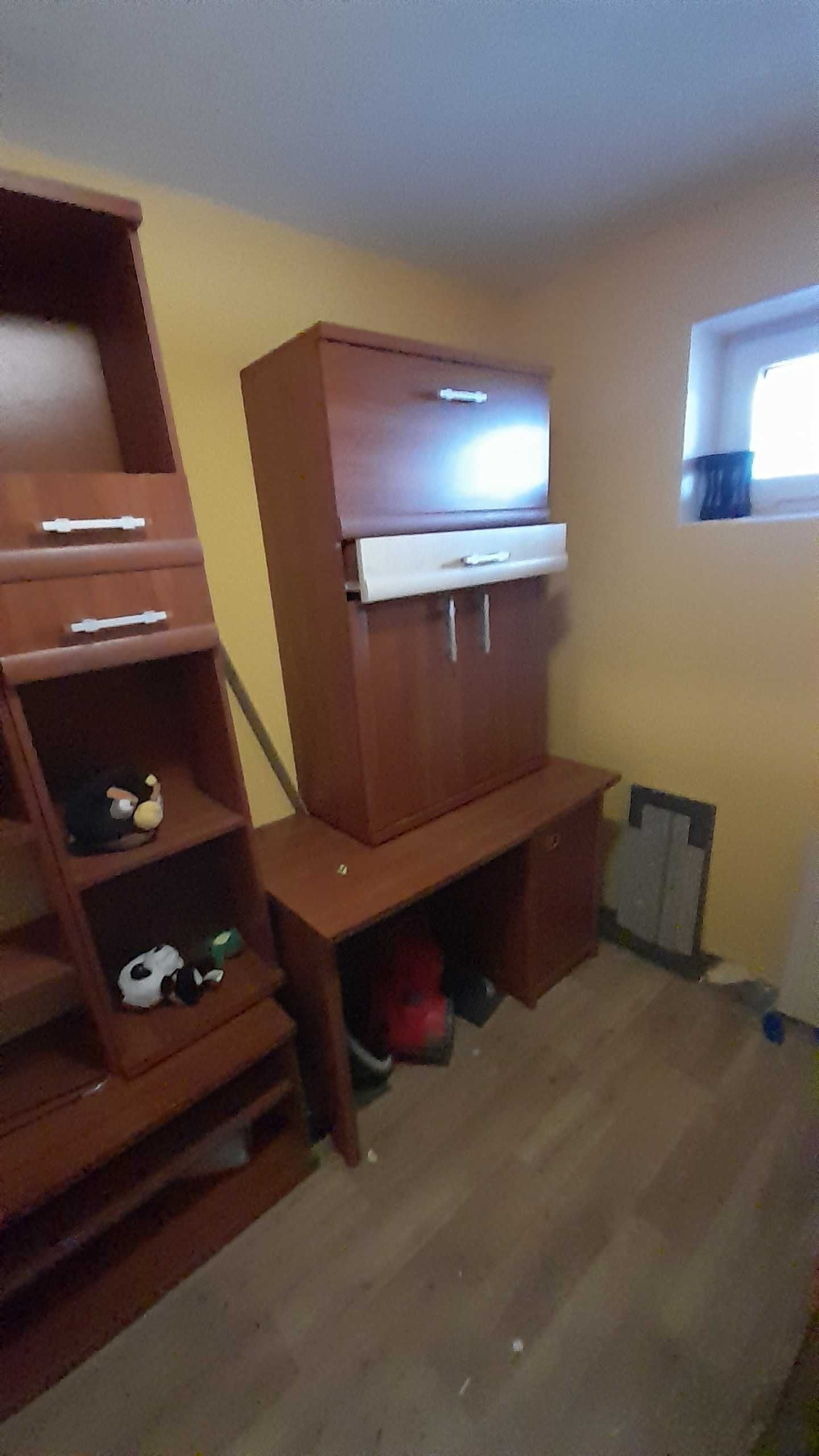 meble do pokoju, widoczne na zdjęciu -zestaw