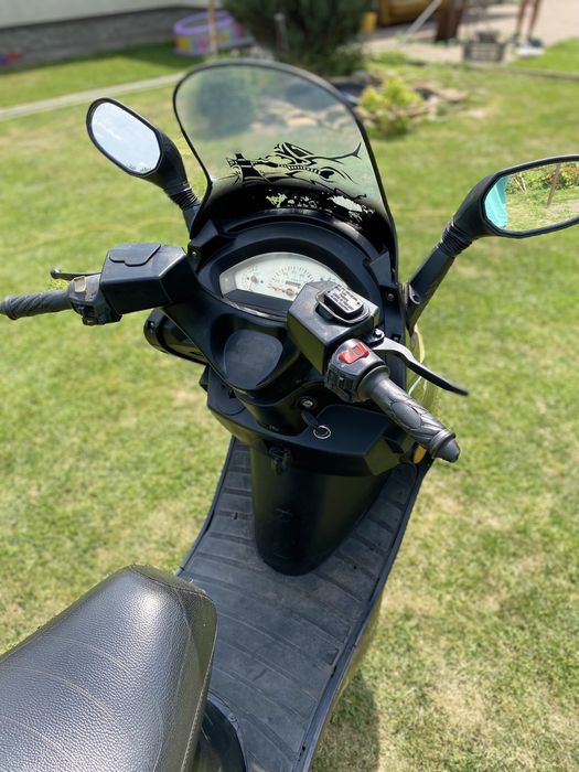 Продам скутер YIBEN YB150T-10