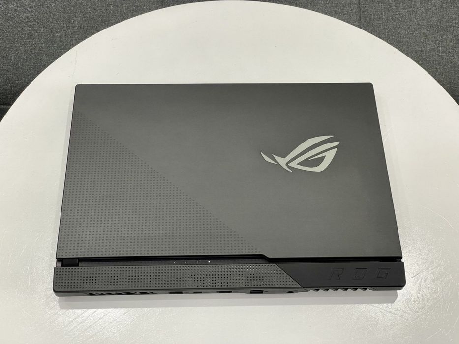 Portátil gaming ASUS Rog Strix G513I
